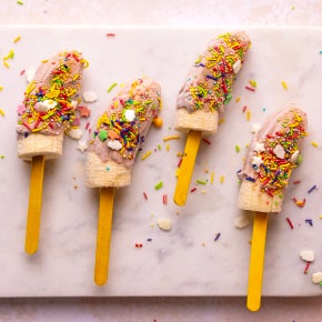 Frozen Chocolate Yoghurt Banana Pops