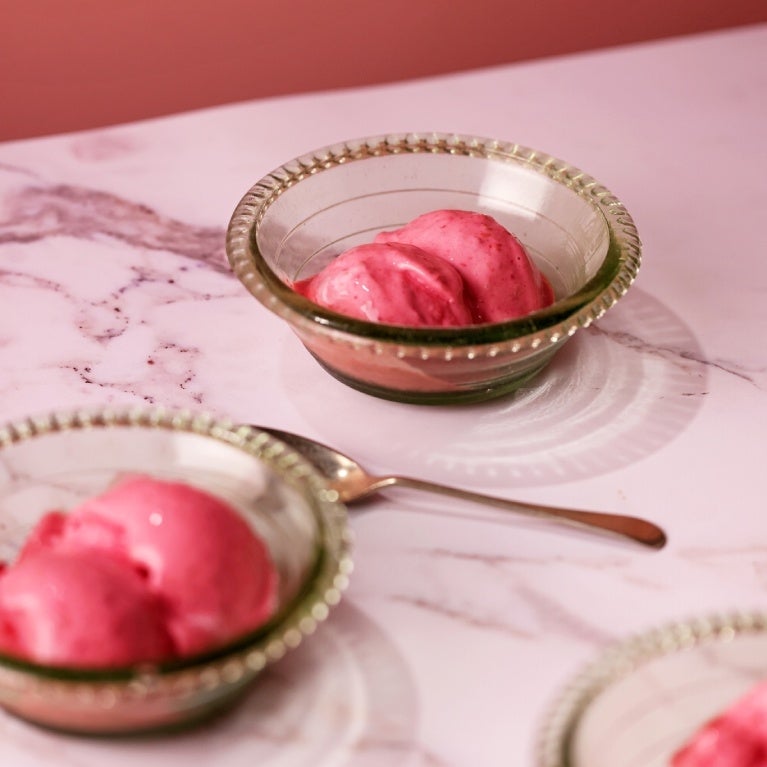Easy Frozen Berry Yoghurt Easy Frozen Berry Yoghurt